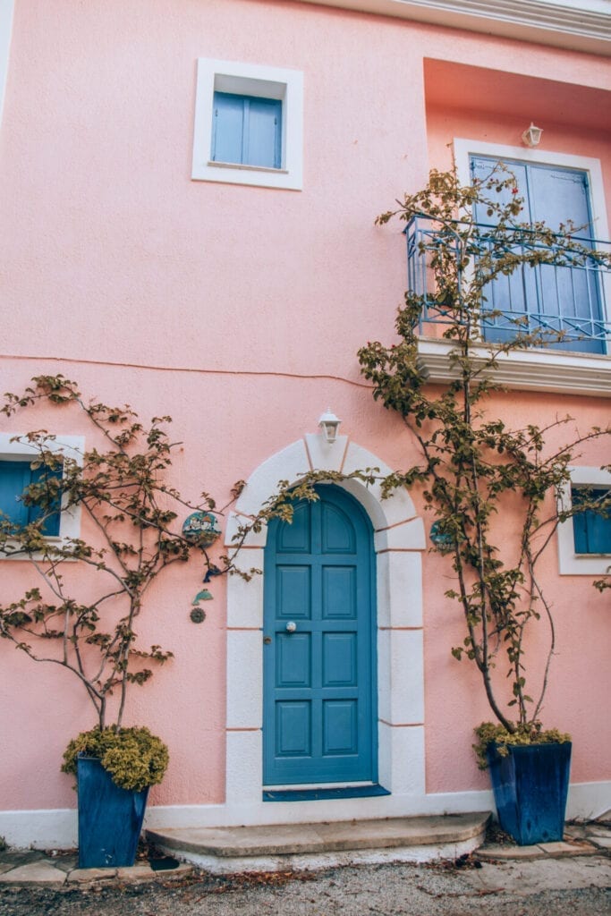 things to do in Kefalonia, Assos Kefalonia Pink House Blue Door