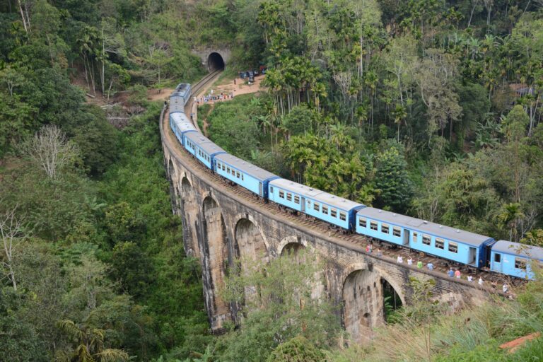 A Complete Guide to Experience the Nine Arch Bridge in Ella - You Me ...